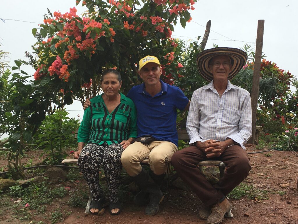 Donaciones en Colombia, ayudar a las comunidades en Colombia. Donations in Colombia, helping communities in Colombia