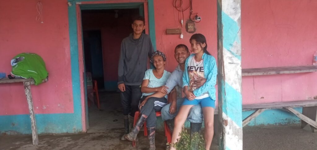 Donaciones en Colombia, ayudar a las comunidades en Colombia. Donations in Colombia, helping communities in Colombia